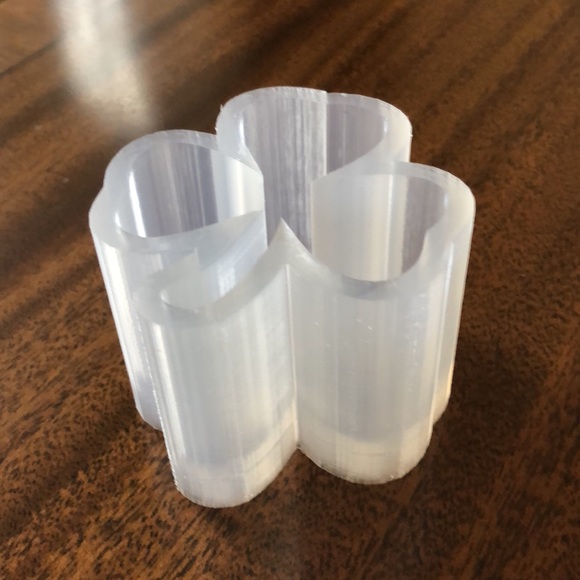 New Honest Ice silicone shamrock ice cube mold / tray - Picture 2 of 12